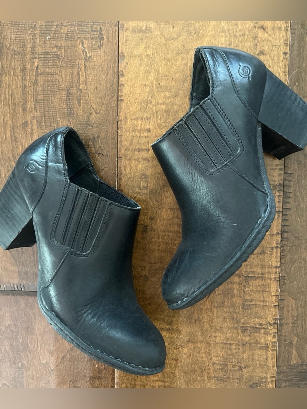 Born Breckin black leather ankle booties stacked block heels Sz. 8